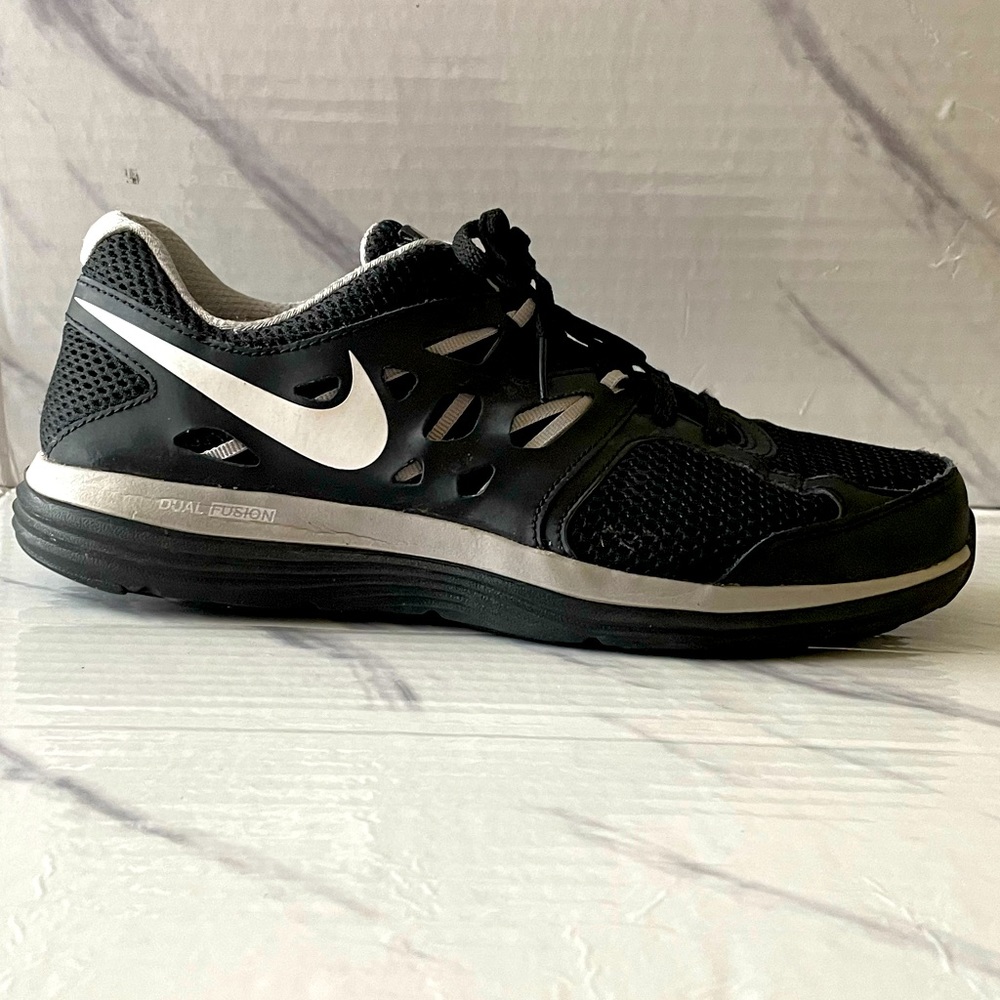 Nike Dual Fusionlite Women’s Size 10 Black & Grey. Gently Used!